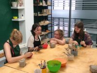 работа творческая студия. творческие занятия для дошкольников. творческие мастер классы для детей. дети творчество. креативная студия.