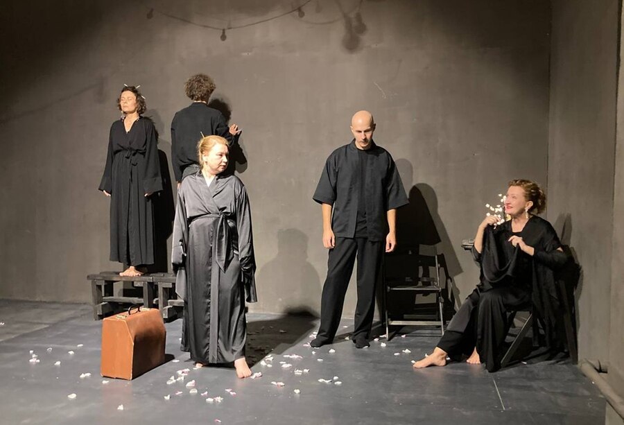 Постановка Мураками